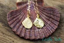 Load image into Gallery viewer, Oyster Shell Charm Necklace